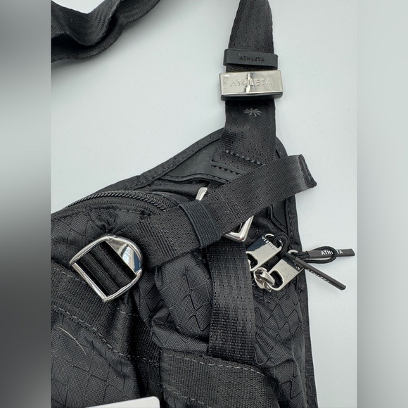 🆕 Athleta Black Excursion Waistbag - Picture 5 of 13